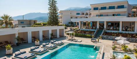 3 outdoor pools, pool umbrellas, sun loungers