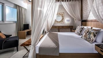 Suíte executiva, 1 cama King, vista para o mar (Matheo) | Cofres nos quartos, escrivaninha, ferros/tábuas de passar roupa