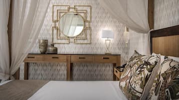 Suite ejecutiva, 1 cama de matrimonio grande, vistas al mar (Matheo) | Caja fuerte, escritorio, tabla de planchar con plancha y cunas gratuitas
