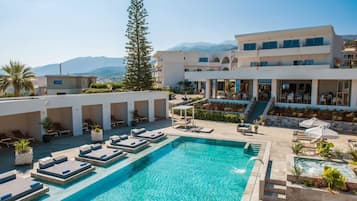 3 outdoor pools, pool umbrellas, sun loungers