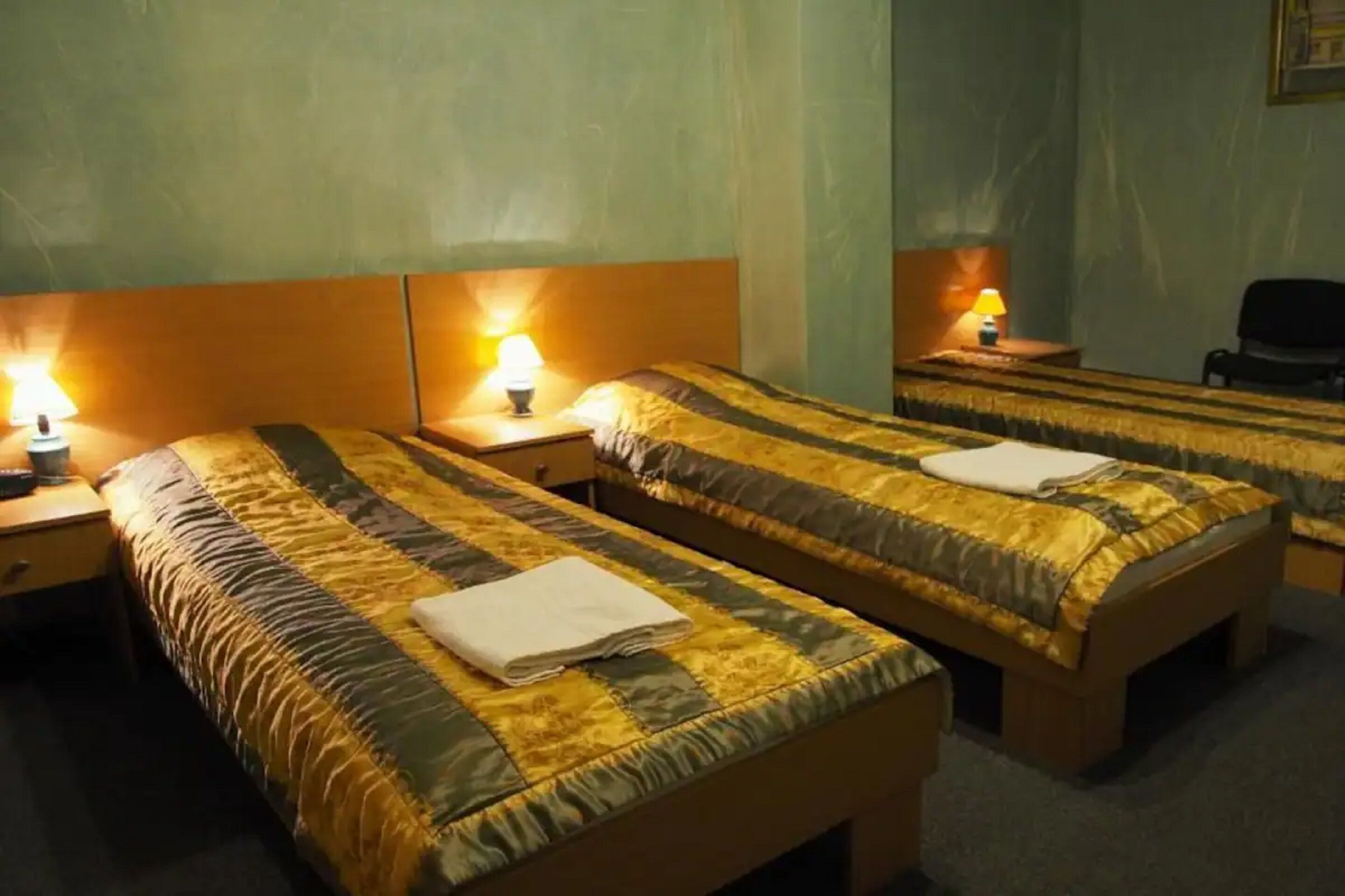 economy triple room | in-room safe, free cots/infant beds, free wifi, bed sheets