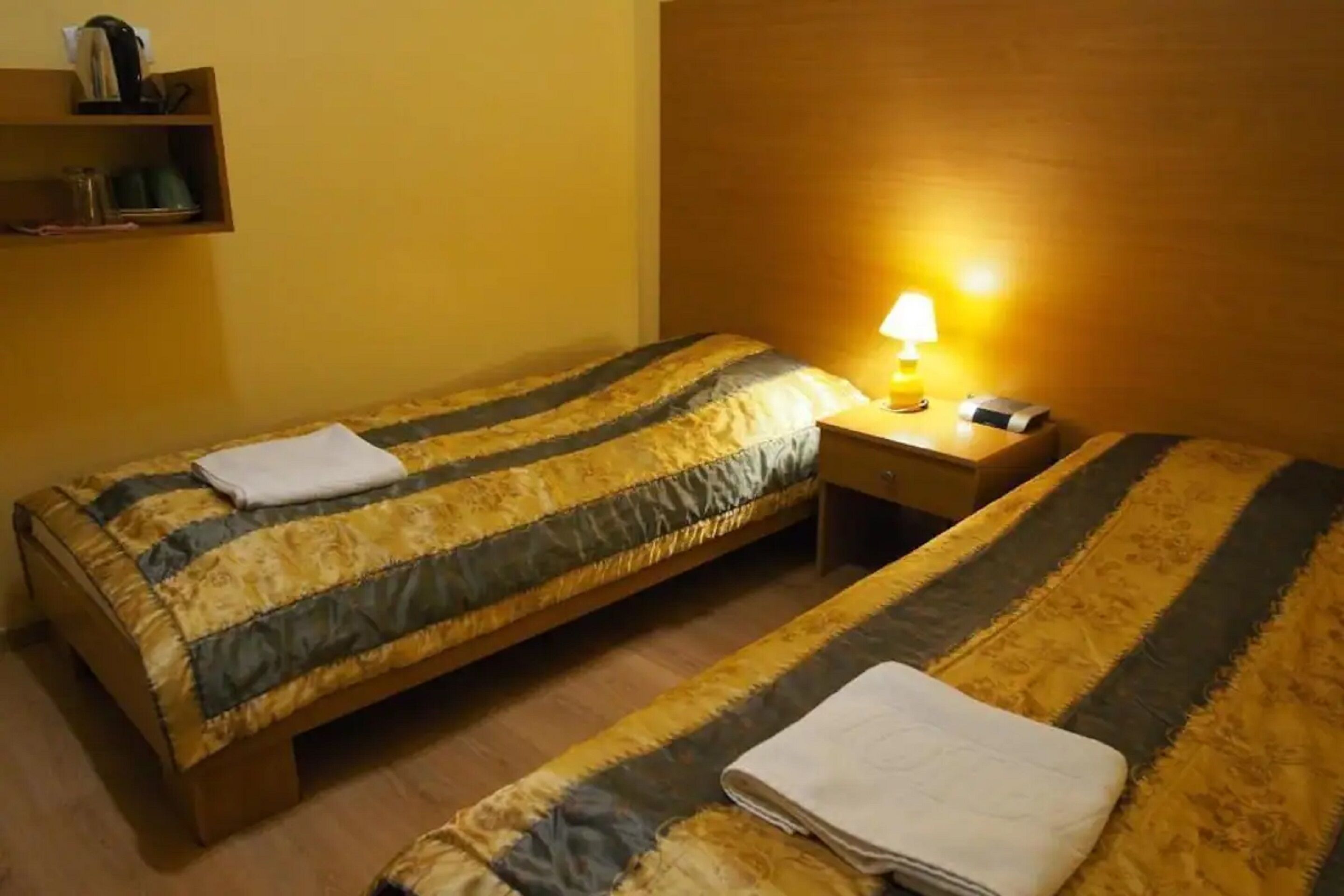 basic twin room | in-room safe, free cots/infant beds, free wifi, bed sheets