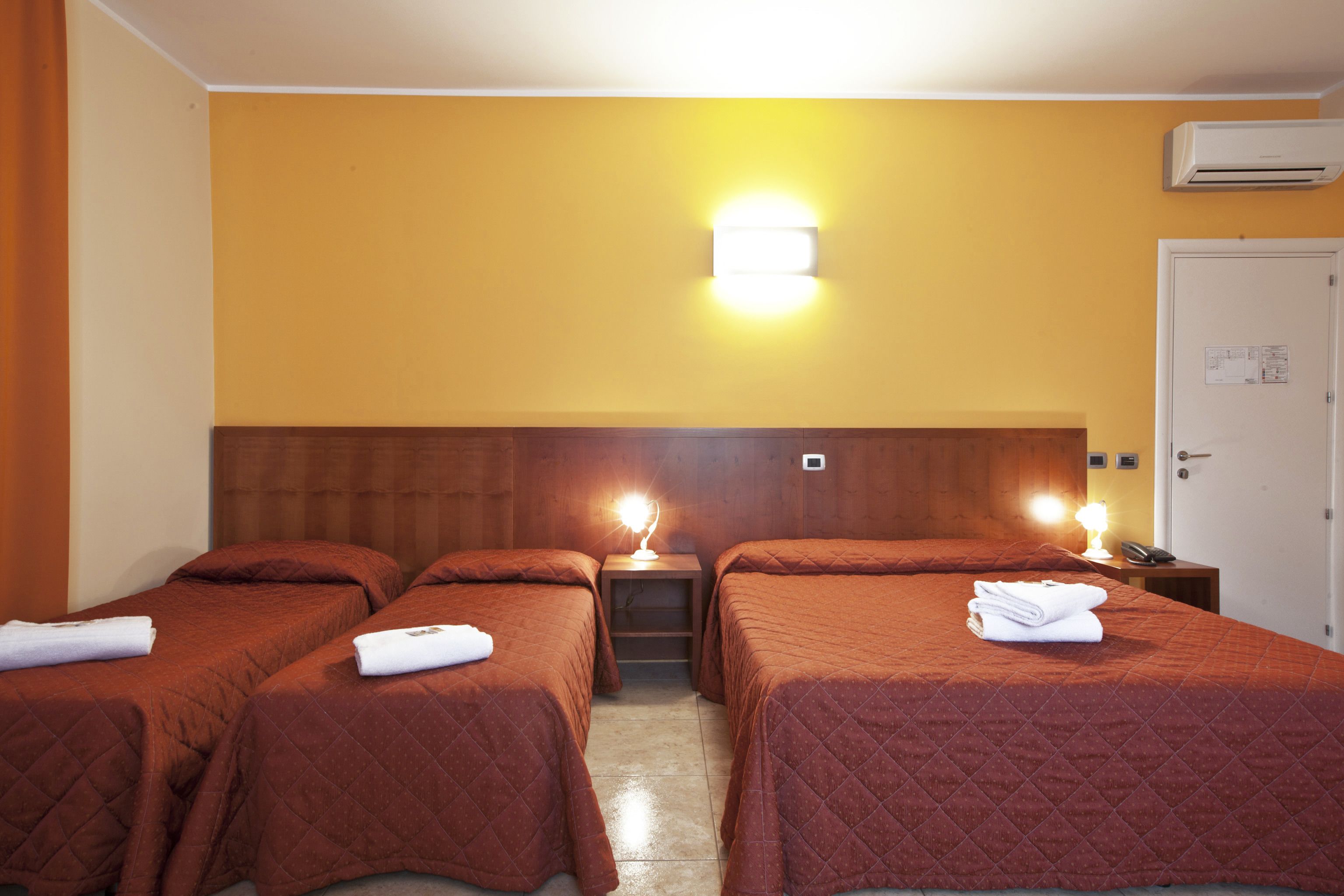 quadruple room | minibar, in-room safe, desk, iron/ironing board