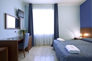 Basic Double Room, 1 Double Bed | Minibar, in-room safe, desk, iron/ironing board - Hotel San Martino (Syracuse)