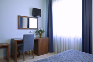 Basic Double Room, 1 Double Bed | Minibar, in-room safe, desk, iron/ironing board - Hotel San Martino (Syracuse)