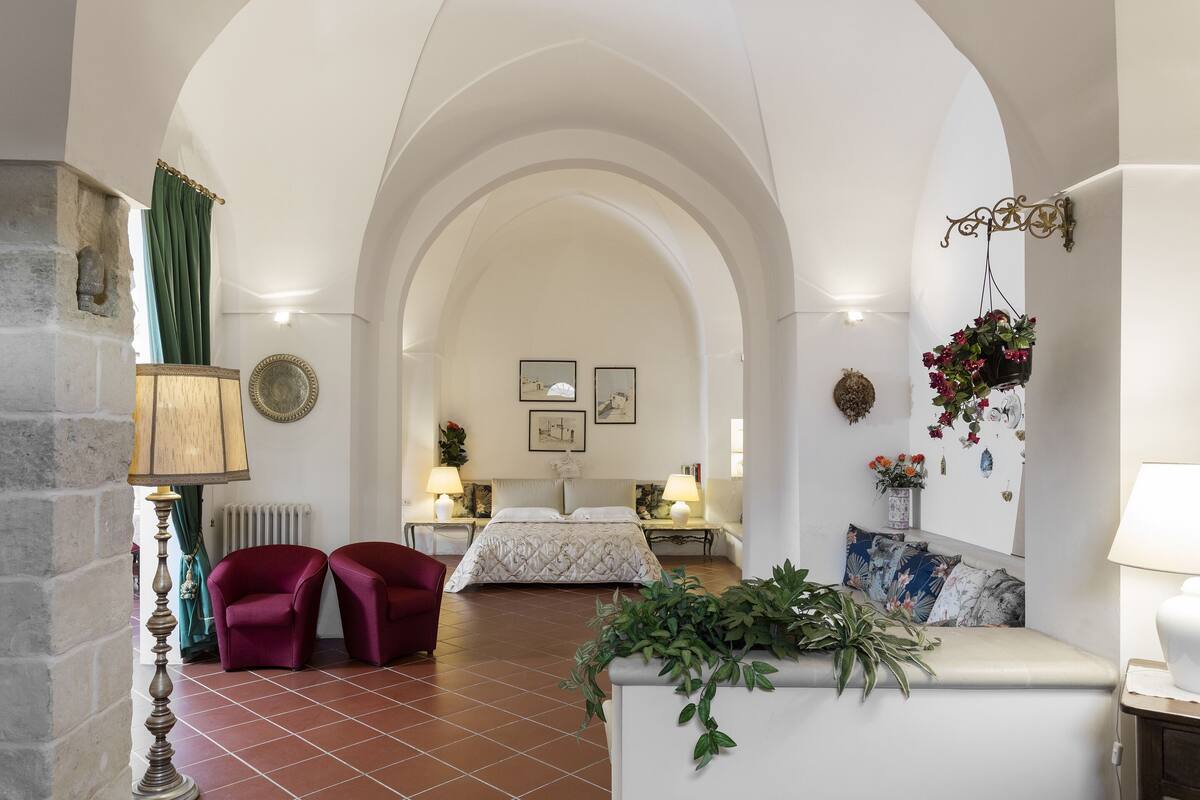 Studio Suite | Down duvets, in-room safe, iron/ironing board, free WiFi