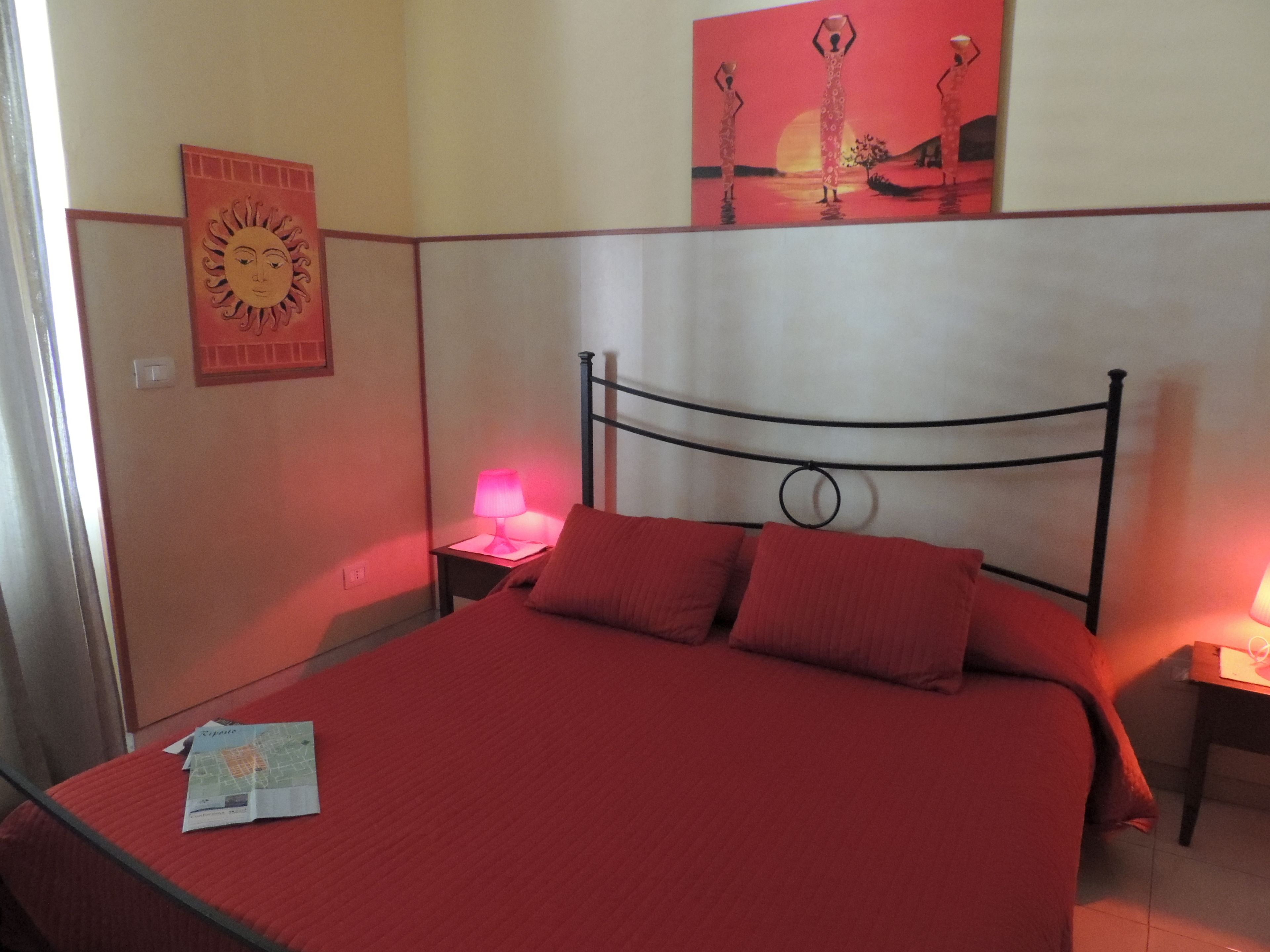 三人房 | 1 多间卧室、特色家居、办公桌、熨斗/熨衣板