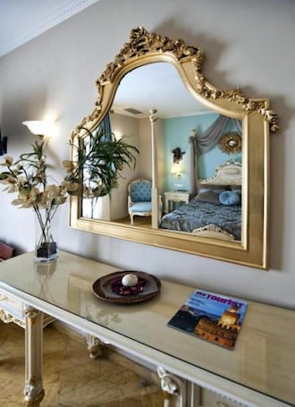 Deluxe Double Room, Balcony | Premium bedding, minibar, in-room safe, individually furnished. Adriano Hotel Boutique Sevilla