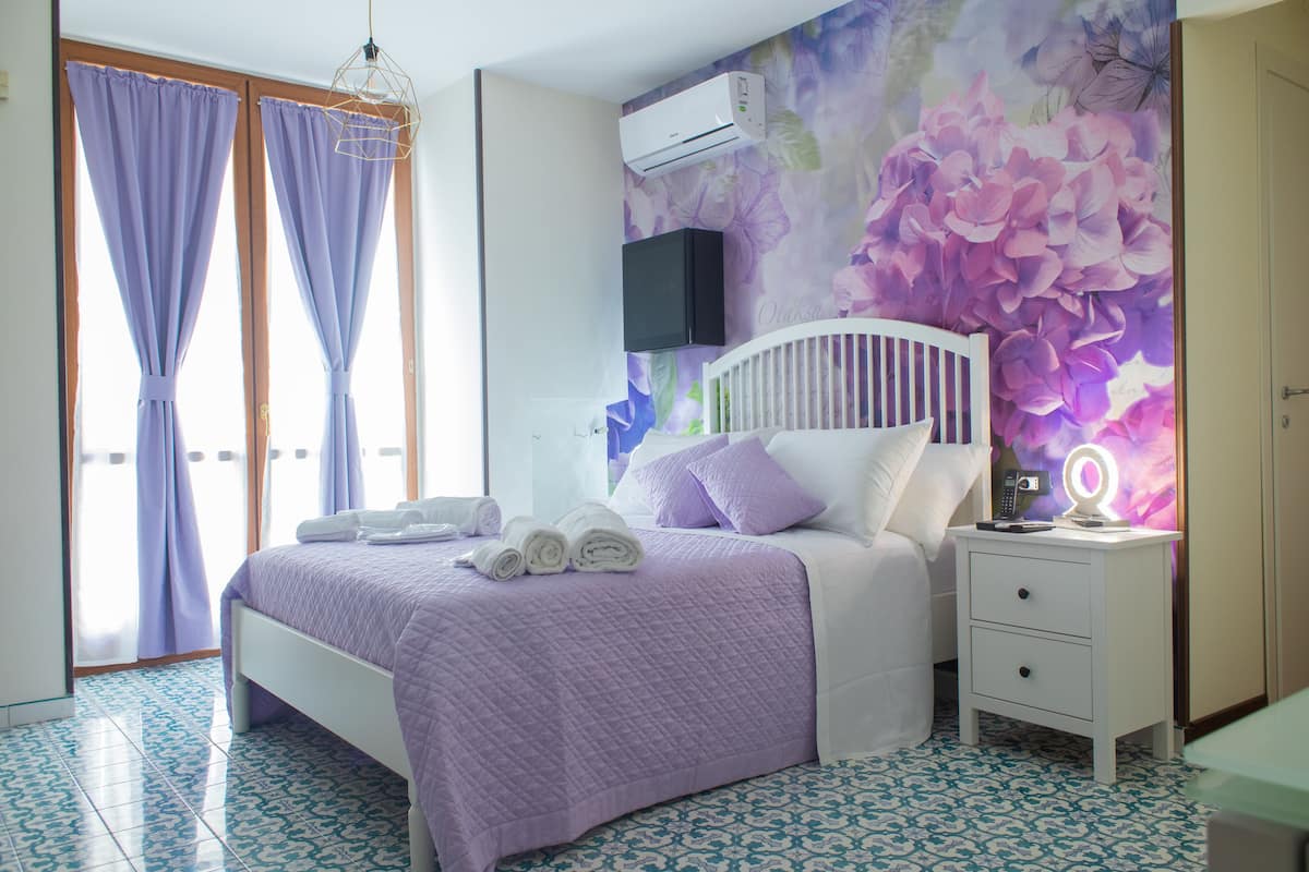 Deluxe Studio, Balcony, City View (Glicine) | Minibar, individually decorated, individually furnished, desk