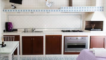 Estudio Deluxe, balcón, vista a la ciudad (Glicine) | Cocina privada | Frigobar