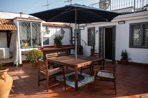 Panoramic Studio Suite, Terrace, City View (Pesco) | Minibar, individually decorated, individually furnished, desk - Bed Boutique Napoli Colors (Naples)