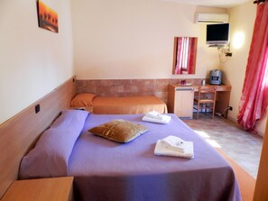 Minibar, escritorio, camas extra y wifi gratis 