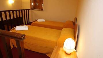 Triple Room | Minibar, desk, rollaway beds, free WiFi