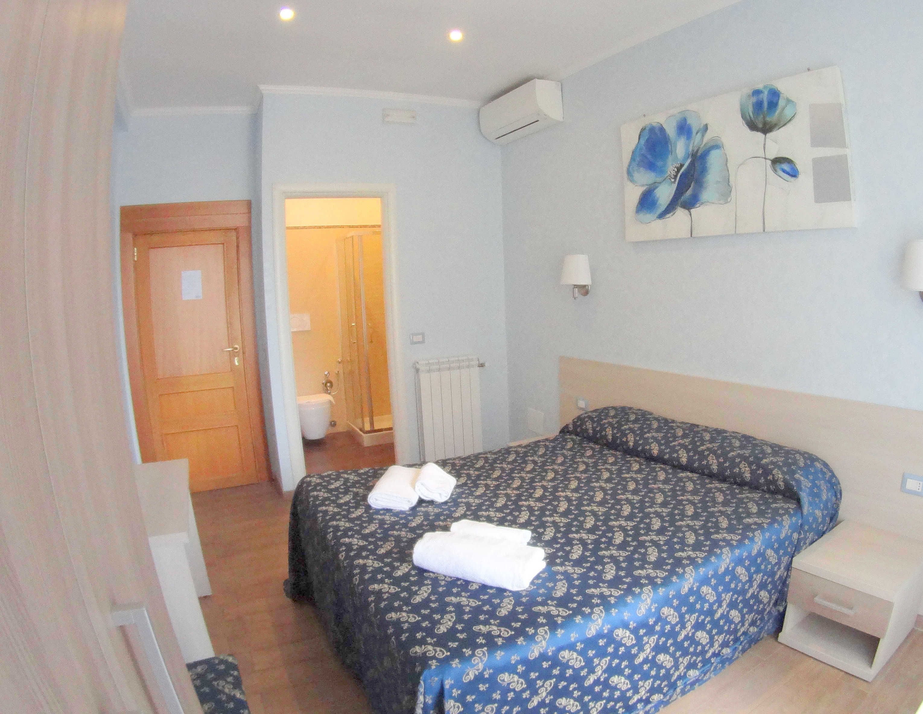 Superior Double Room, Ensuite | In-room safe, desk, free WiFi