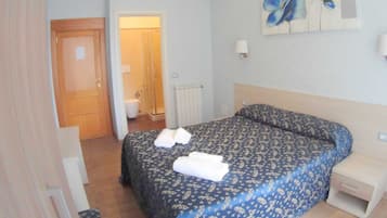 Superior Double Room, Ensuite | In-room safe, desk, free WiFi