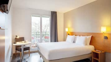 Escritorio, cunas gratuitas, wifi gratis y ropa de cama