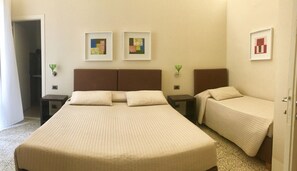 Triple Room | Mini-refrigerator - Sangiuliano 114 (Catania)