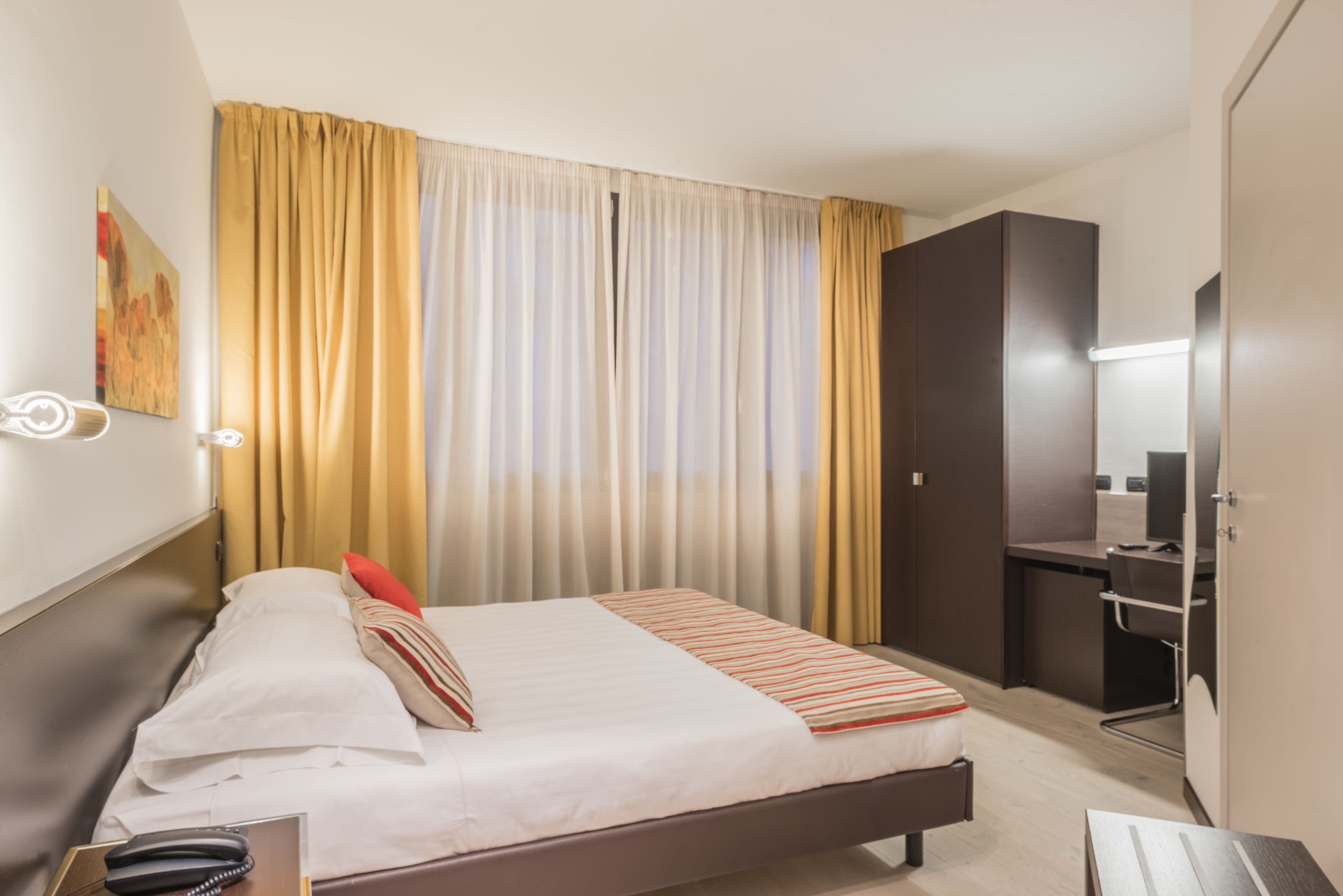 1 bedroom, hypo-allergenic bedding, down duvets, in-room safe