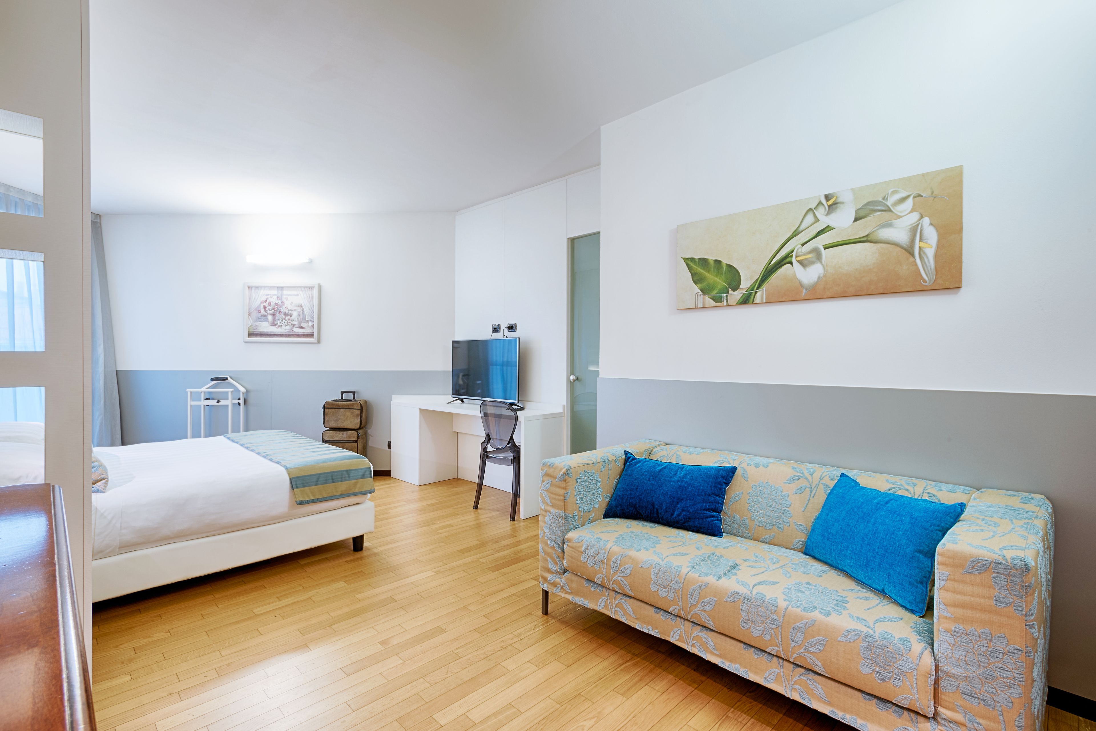 deluxe room | 1 bedroom, hypo-allergenic bedding, down duvets, in-room safe