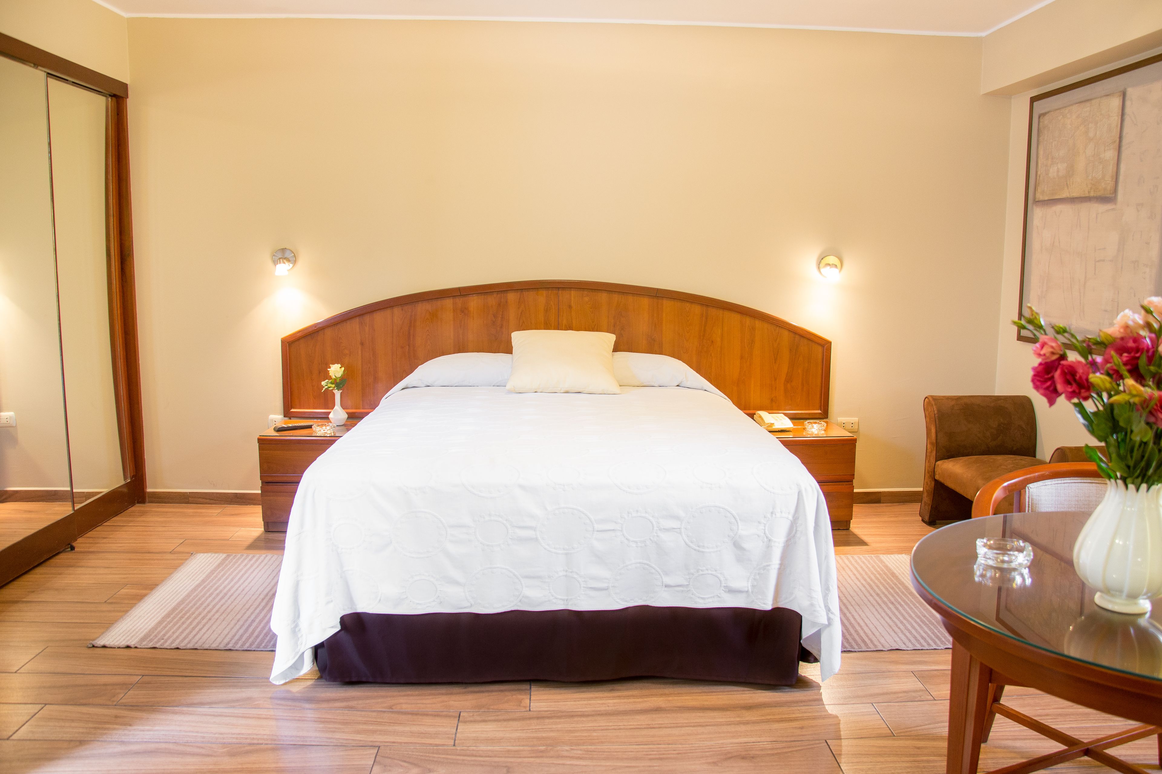 deluxe suite | down duvets, minibar, in-room safe, individually furnished