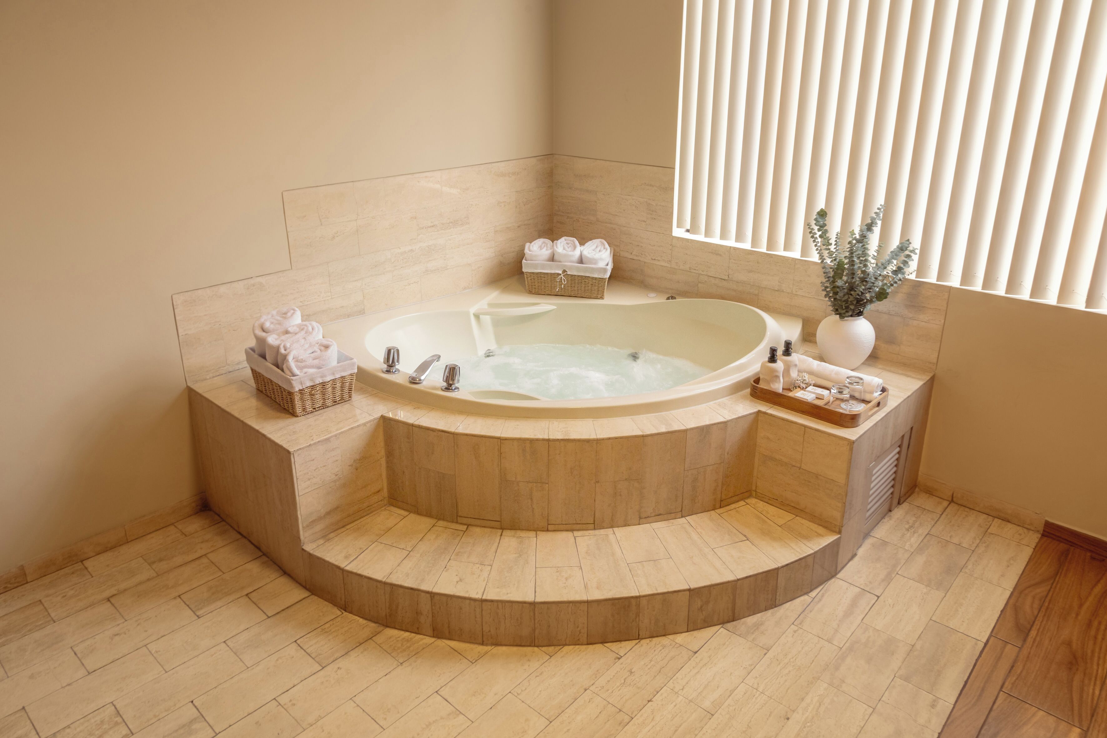 superior suite | down duvets, minibar, in-room safe, individually furnished