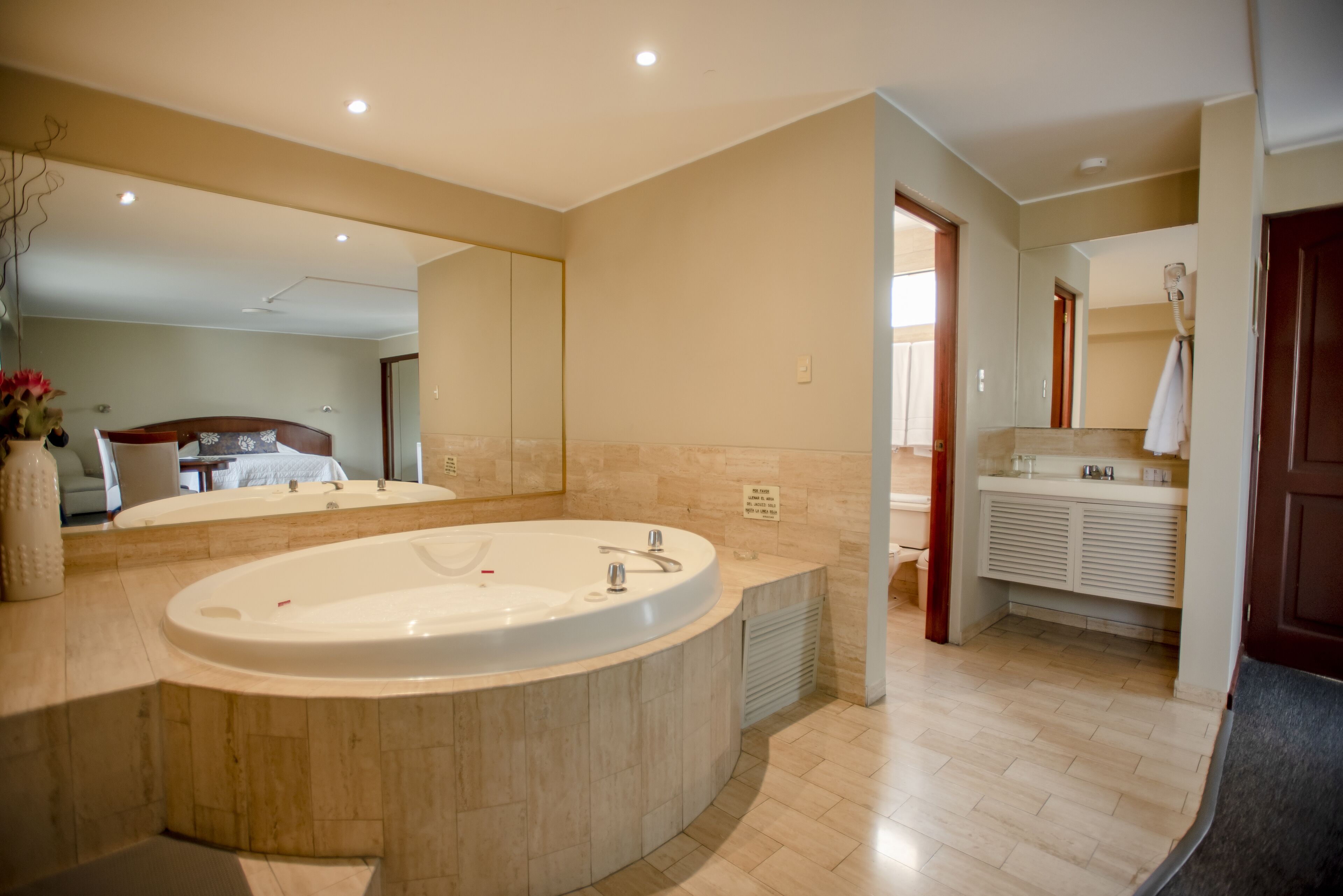 deluxe suite | down duvets, minibar, in-room safe, individually furnished