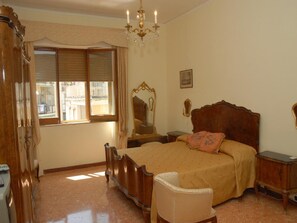 Iron/ironing board, free WiFi, bed sheets - Casa Rachele (Piano di Sorrento)