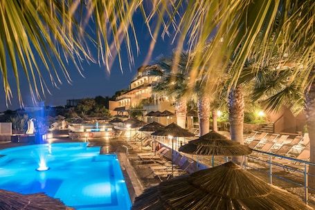 Seasonal outdoor pool, open 10:00 AM to 6:00 PM, pool umbrellas