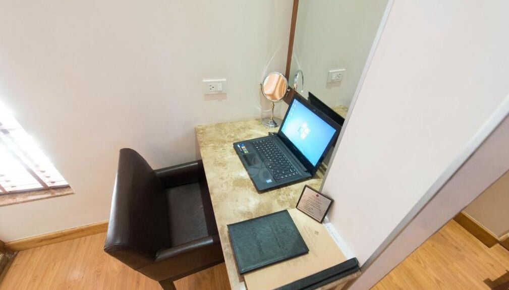 premium bedding, pillow-top beds, minibar, in-room safe