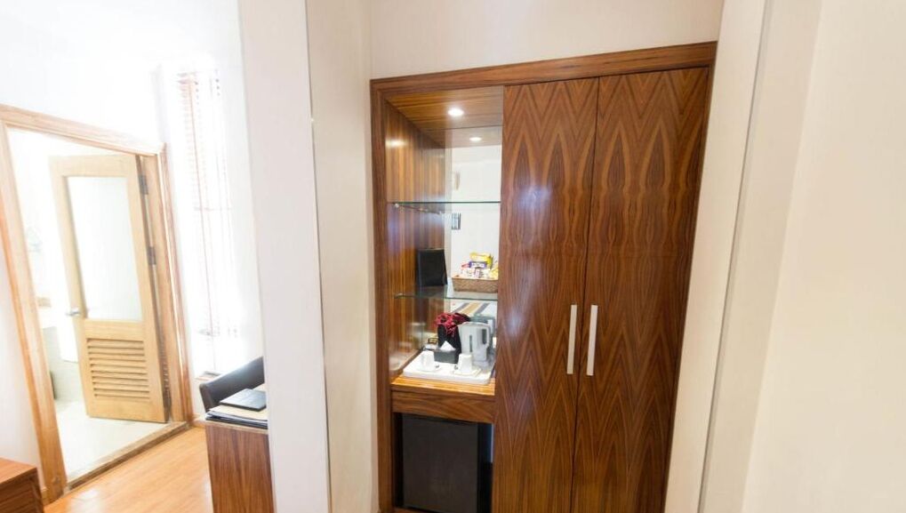 premium bedding, pillow-top beds, minibar, in-room safe