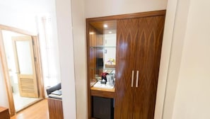 Premium bedding, pillow-top beds, minibar, in-room safe