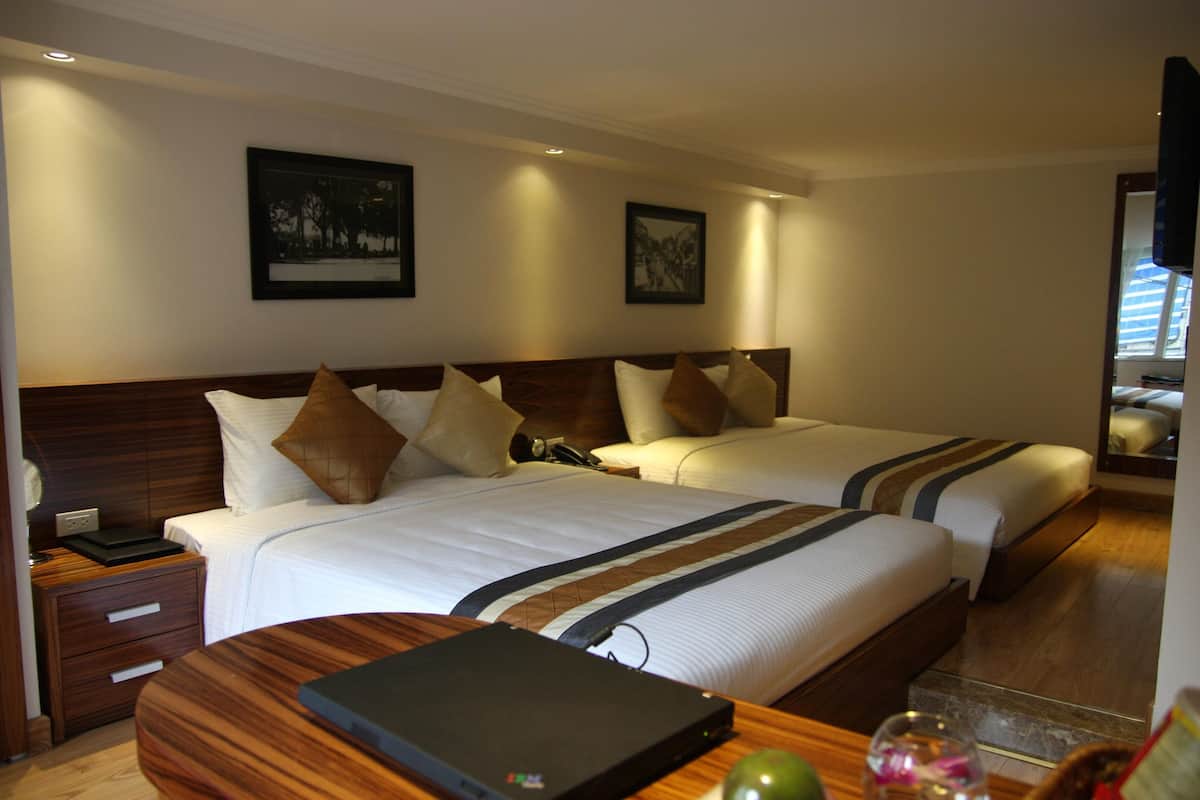 Family Room | Peralatan tempat tidur premium, tilam berlapik, bar mini