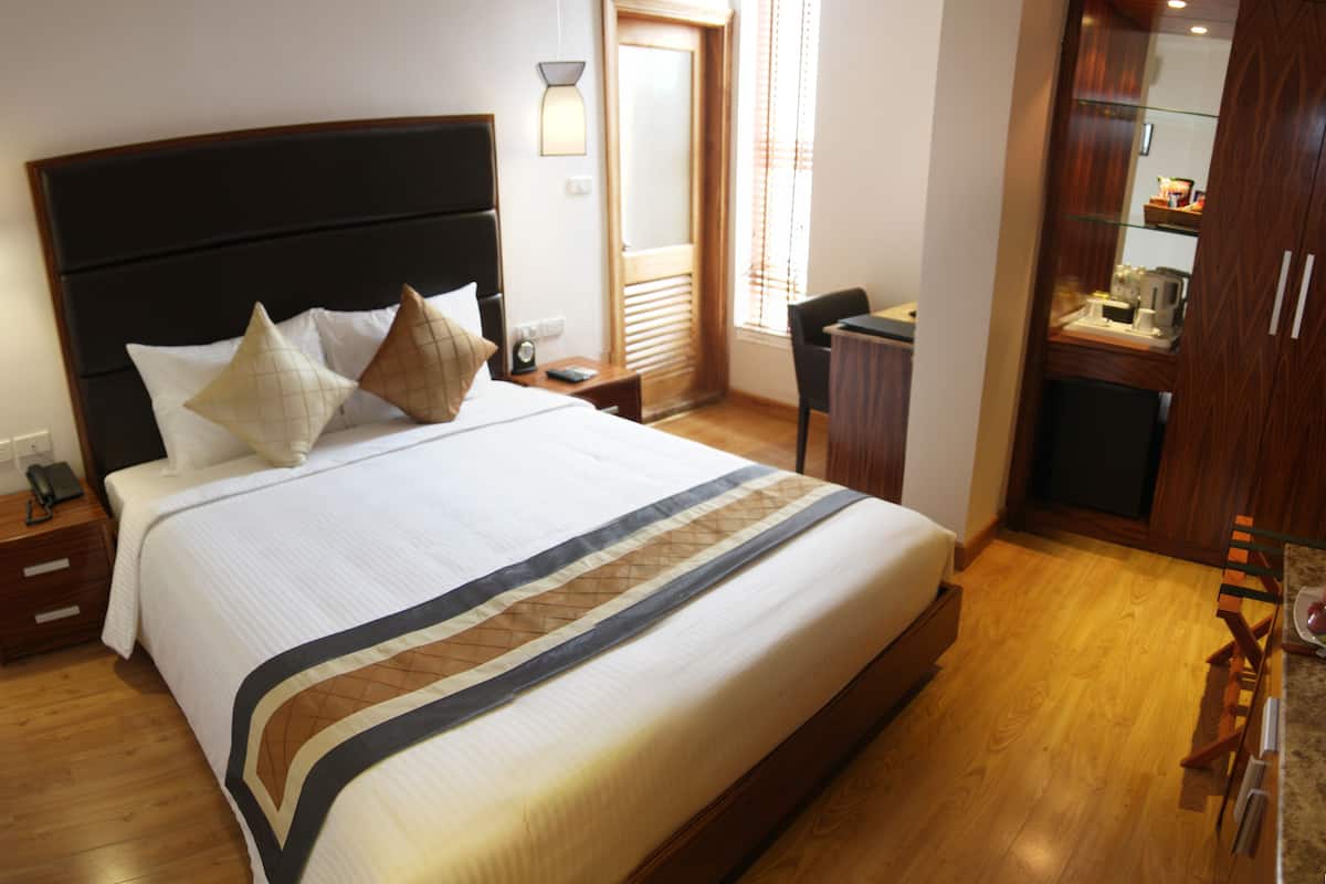 Superior Room | Peralatan tempat tidur premium, tilam berlapik, bar mini