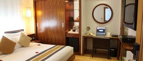 Premium bedding, pillowtop beds, minibar, in-room safe