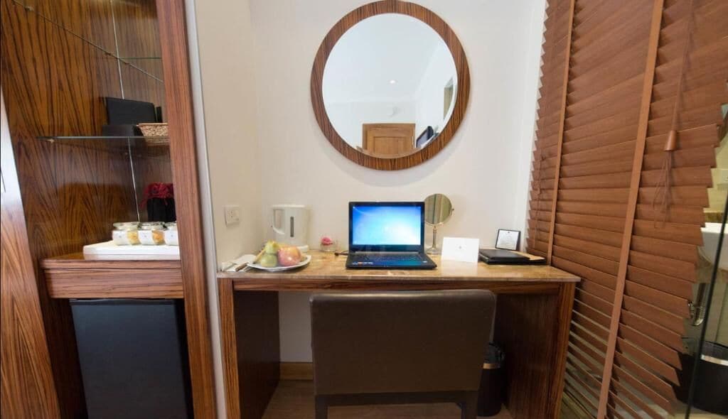 premium bedding, pillow-top beds, minibar, in-room safe