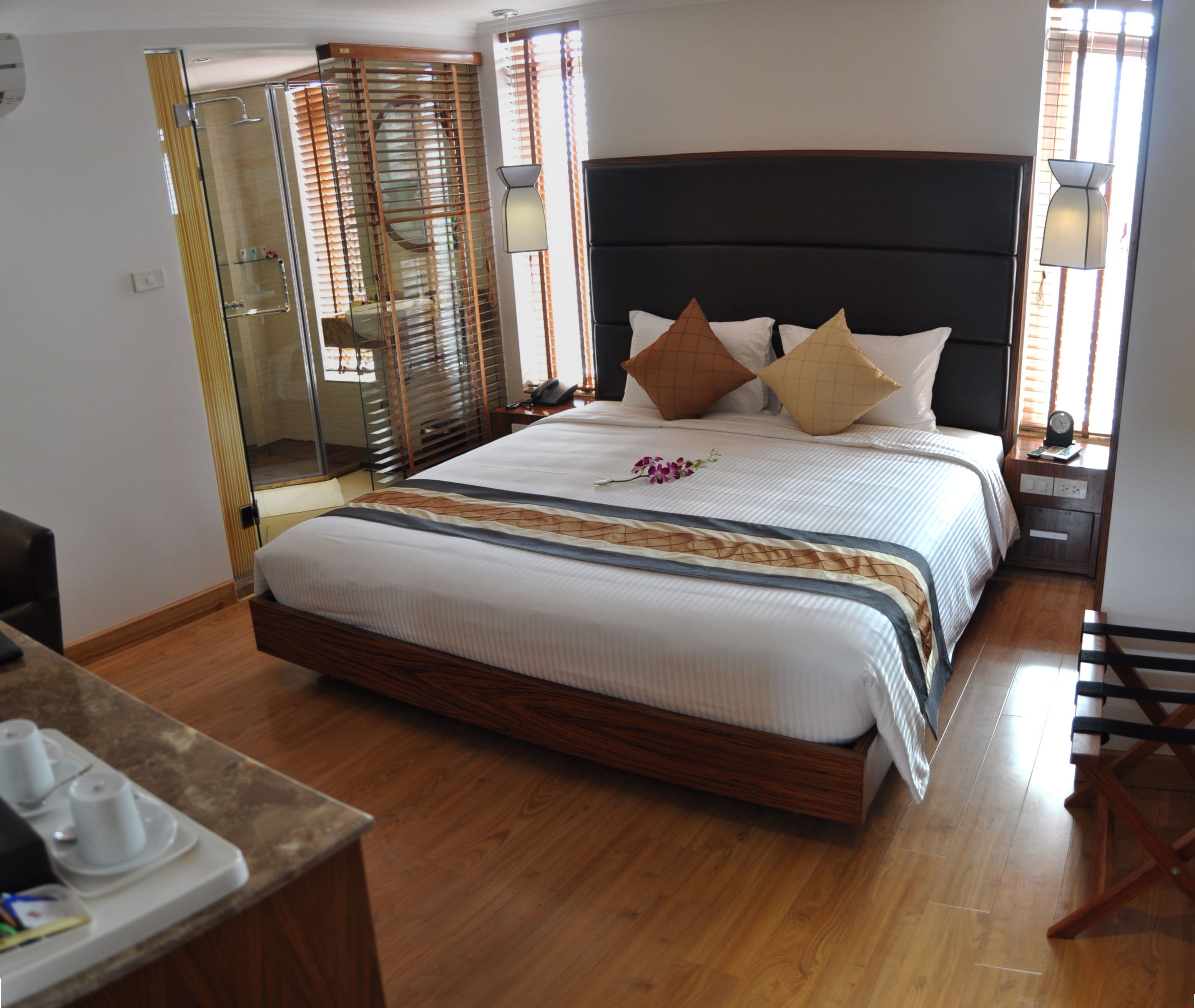 deluxe room | premium bedding, pillow-top beds, minibar, in-room safe