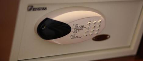 A white electronic keypad with instructions for locking and unlocking a door.