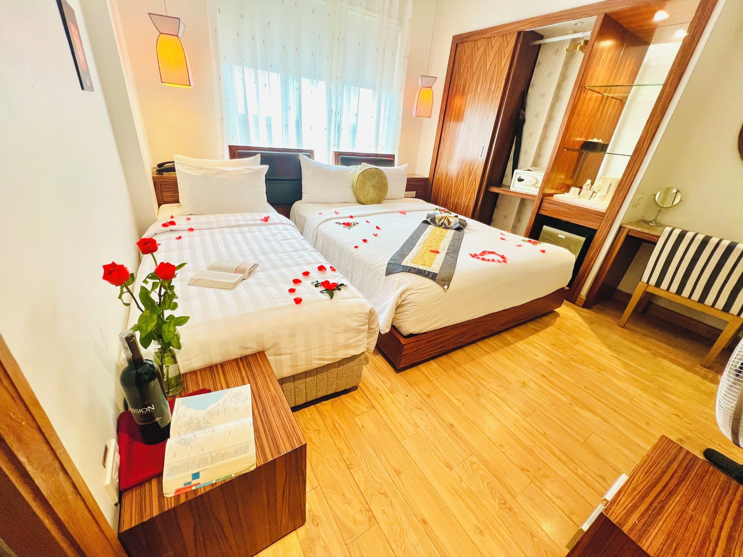 deluxe triple room | premium bedding, pillow-top beds, minibar, in-room safe