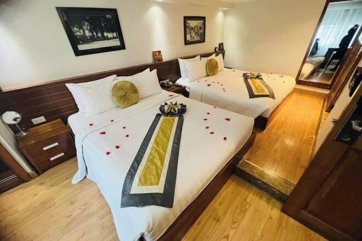 Premium bedding, pillowtop beds, minibar, in-room safe