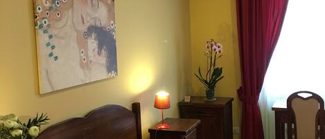 Double Room, 1 Queen Bed, Private Bathroom | In-room safe, desk, free WiFi, bed sheets