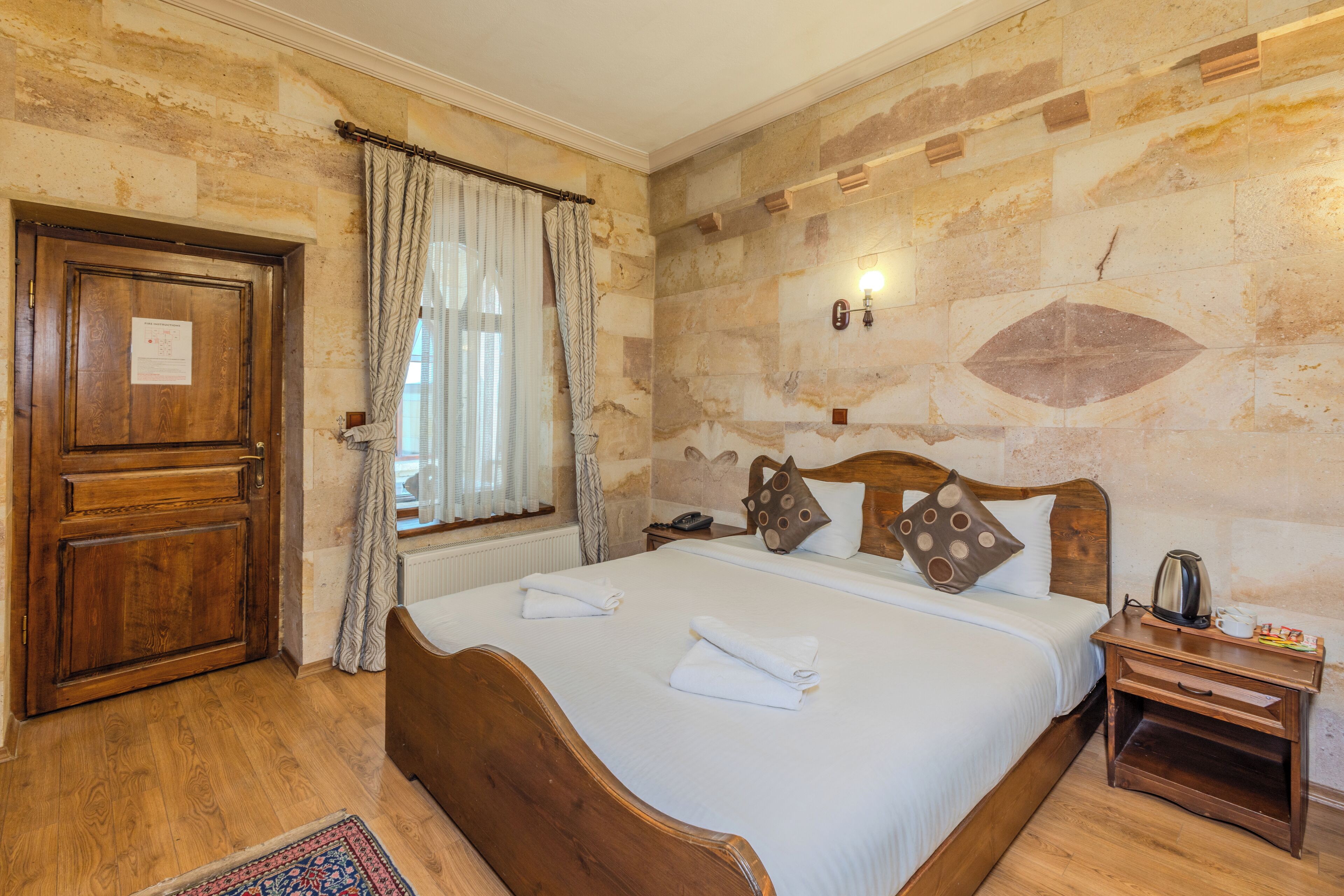 deluxe room | 1 bedroom, individually decorated, individually furnished, desk