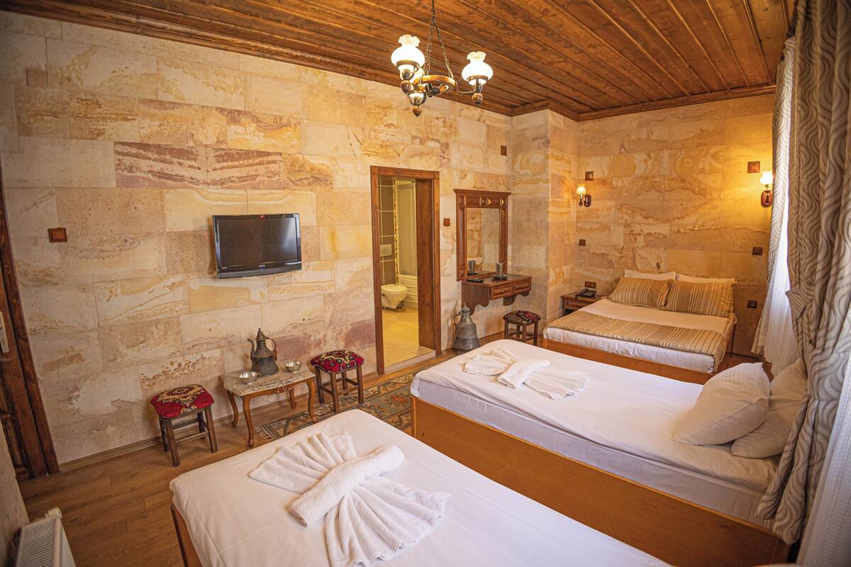 Superior Quadruple Room, Non Smoking | Desk, soundproofing, WiFi (free), individually decorated