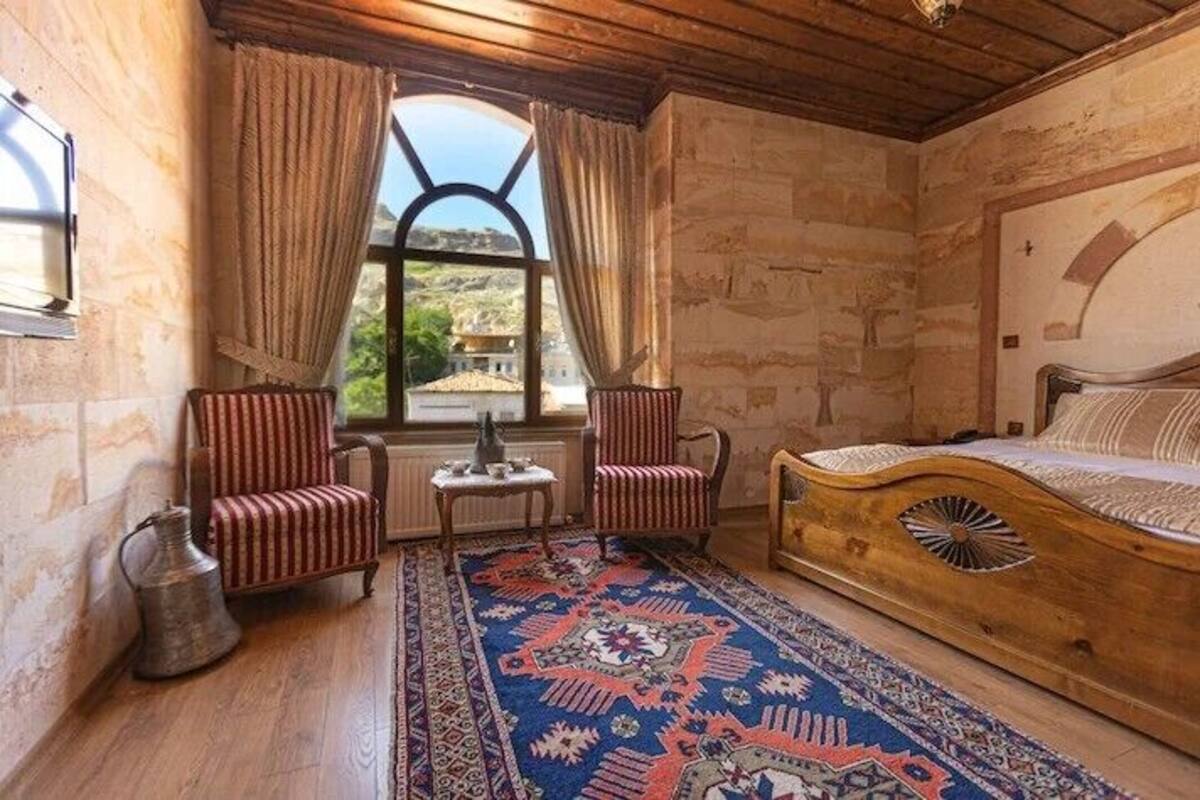 Superior Room | Desk, soundproofing, WiFi (free), individually decorated