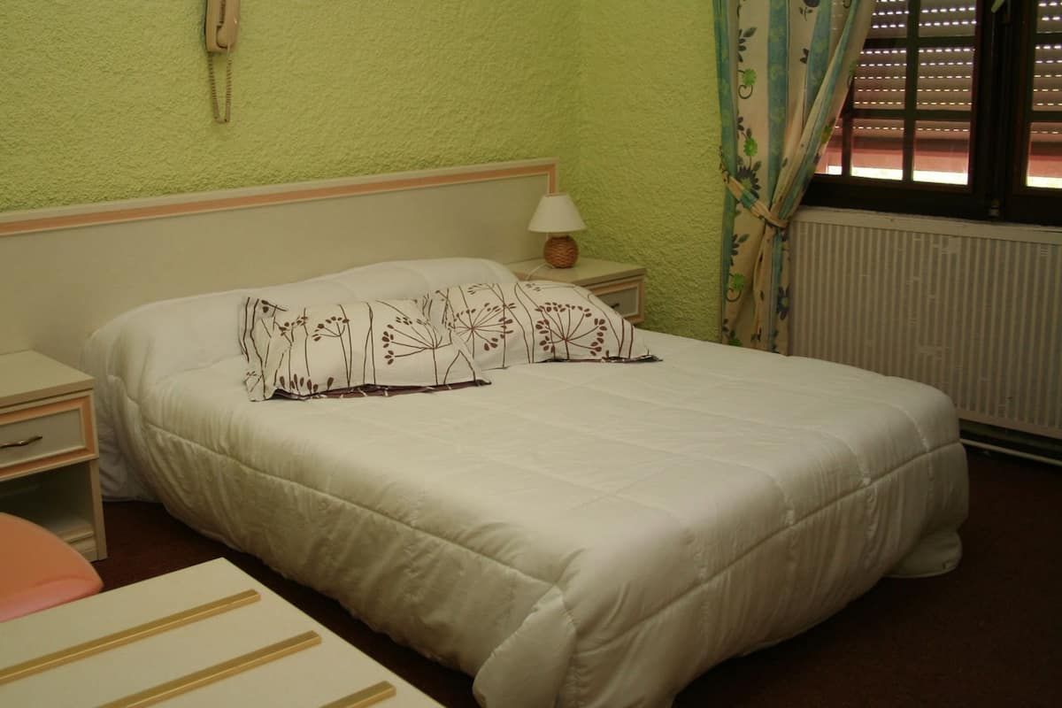 1 chambre, lit de bébé (gratuit), accÚs au Wi-Fi (inclus)