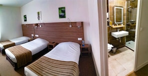 Triple Room | Desk, iron/ironing board, free cribs/infant beds, free WiFi