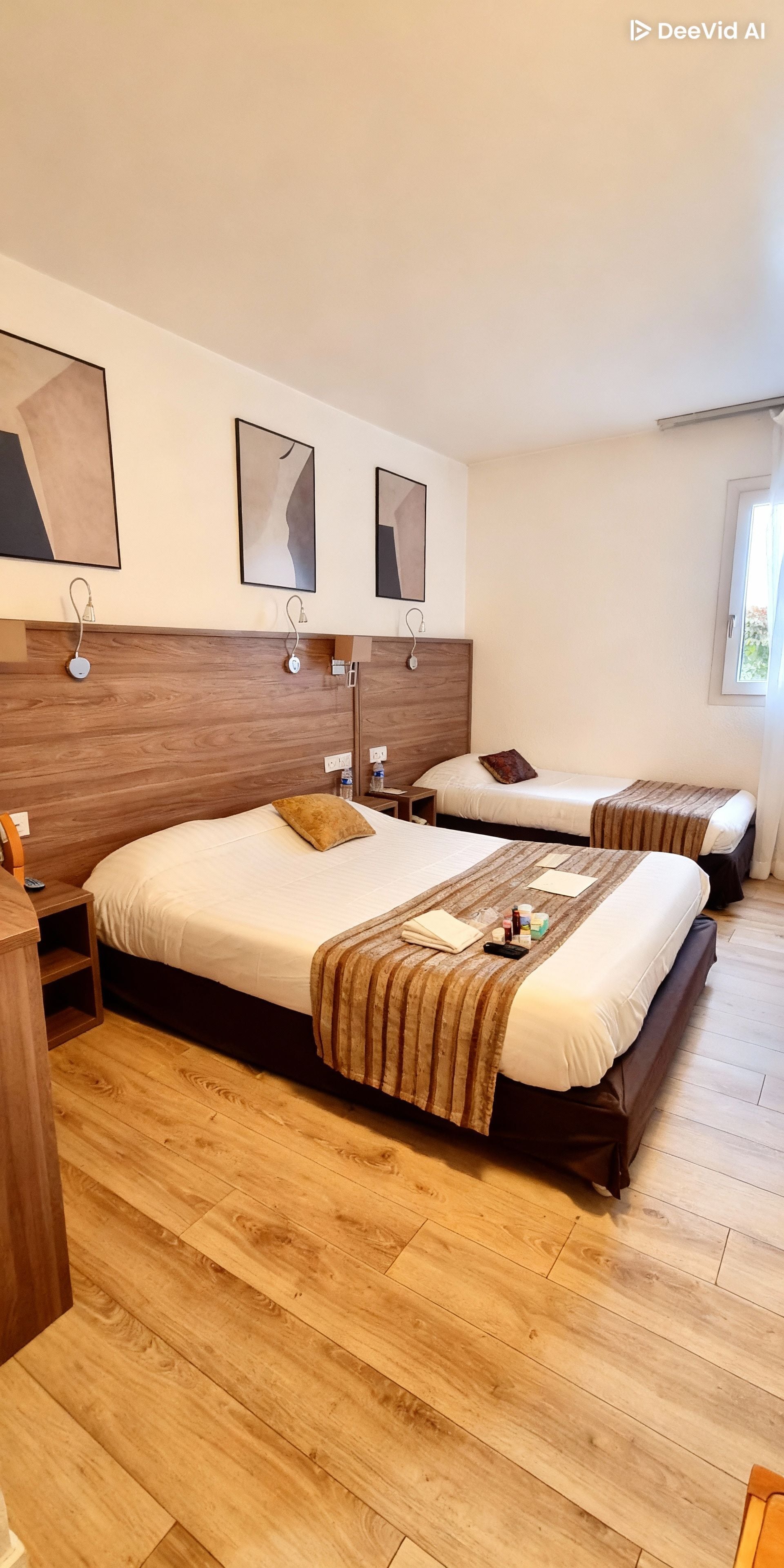 Phòng 3 tiện nghi đơn giản | Bàn, bàn ủi/dụng cụ ủi quần áo, nôi (giường cho trẻ sơ sinh) miễn phí 