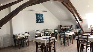 Ontbijtbuffet in het weekend (EUR 10.00 per persoon)