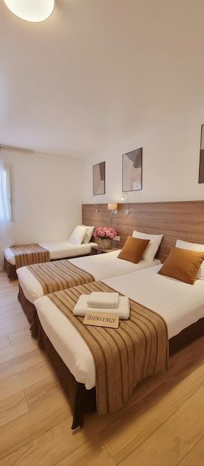 Triple Room | Desk, iron/ironing board, free cribs/infant beds, free WiFi - Hotel La Buissonniere (Corbigny)