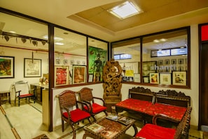 Lobby lounge