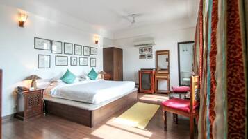 Premium Room | Free minibar items, in-room safe, desk, laptop workspace